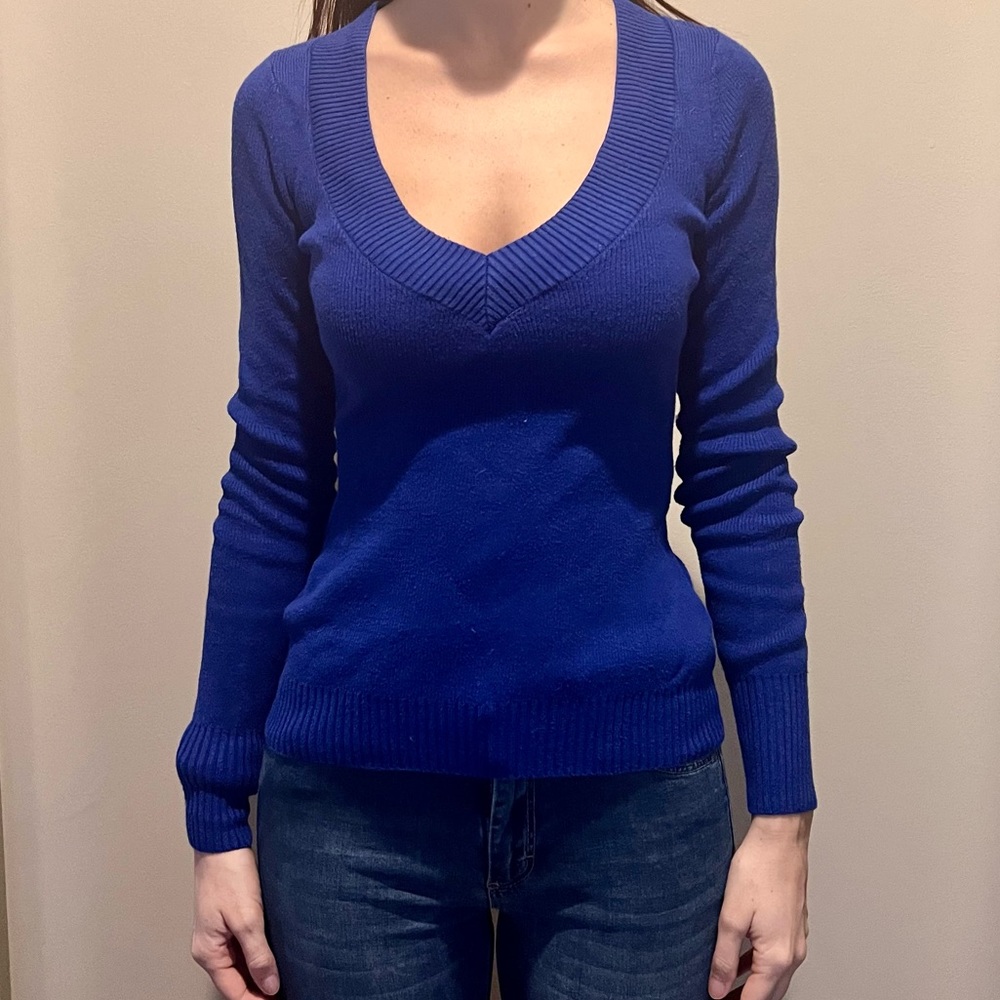 Sapphire v neck sweater